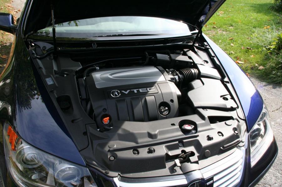 Моторный отсек Acura RL 2008 года  (фото 50 из 85)